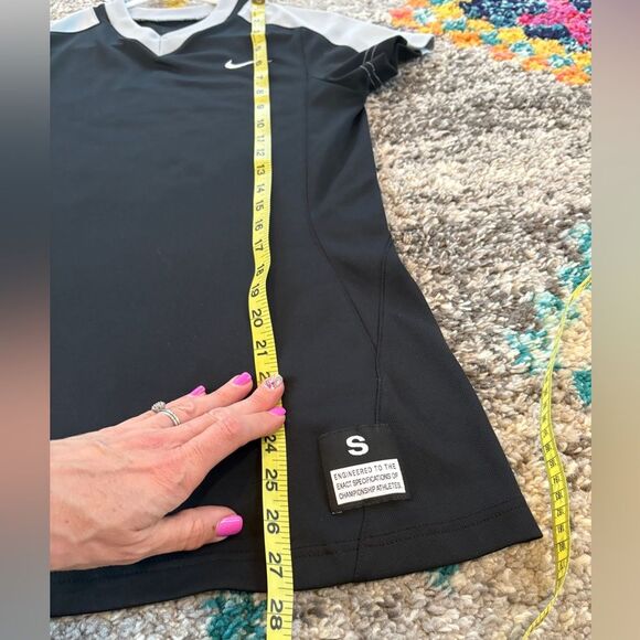 Nike Dri-Fit short sleeve v-neck athletic top - Picture 5 of 9